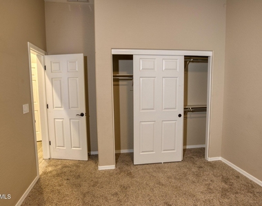 38540 N Vista Hills Court - Photo Thumbnail 27
