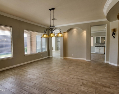 38540 N Vista Hills Court - Photo Thumbnail 5