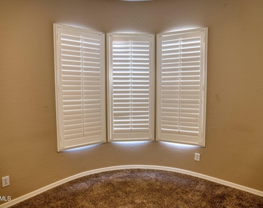 38540 N Vista Hills Court - Photo Thumbnail 46