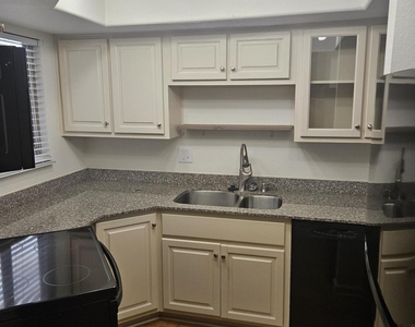 885 N Granite Reef Road - Photo Thumbnail 2