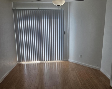 885 N Granite Reef Road - Photo Thumbnail 9