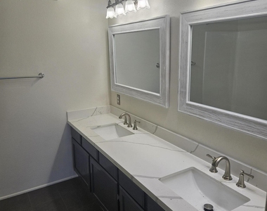 885 N Granite Reef Road - Photo Thumbnail 17