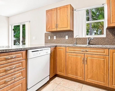 3523 Nw 194th Terrace Nw - Photo Thumbnail 4