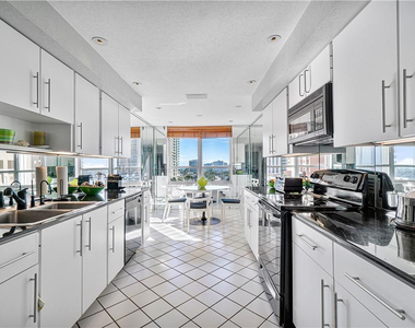 95 N Birch Road - Photo Thumbnail 3