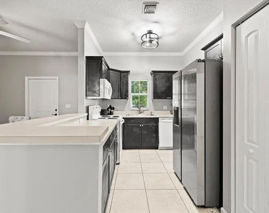 916 4th Street - Photo Thumbnail 3