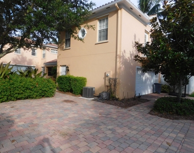 4014 Community Drive - Photo Thumbnail 8