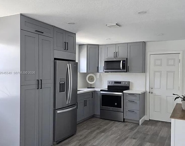 720 Locust Street - Photo Thumbnail 9