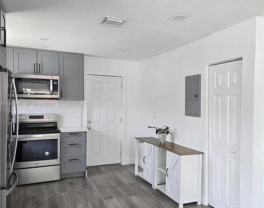 720 Locust Street - Photo Thumbnail 7