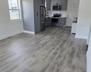 720 Locust Street - Photo Thumbnail 12