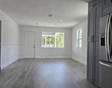720 Locust Street - Photo Thumbnail 3