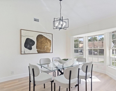 18208 Clear Brook Circle - Photo Thumbnail 4