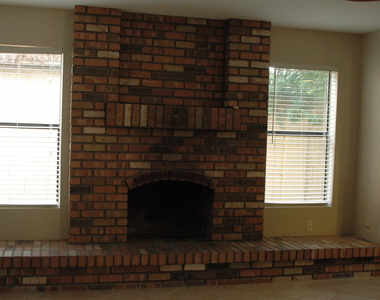 1929 E La Vieve Lane - Photo Thumbnail 2