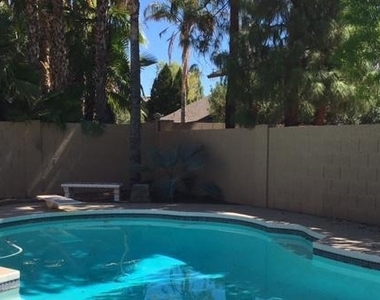 1929 E La Vieve Lane - Photo Thumbnail 6