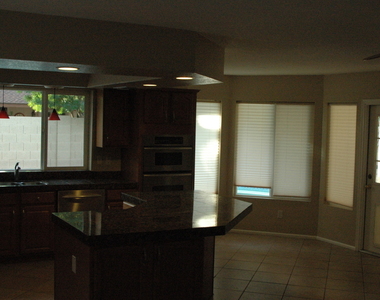 1929 E La Vieve Lane - Photo Thumbnail 1