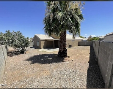 364 S Bermuda Drive - Photo Thumbnail 5