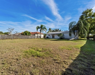 307 Se Husted Terrace - Photo Thumbnail 8