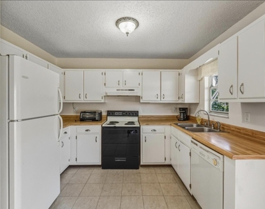 307 Se Husted Terrace - Photo Thumbnail 4