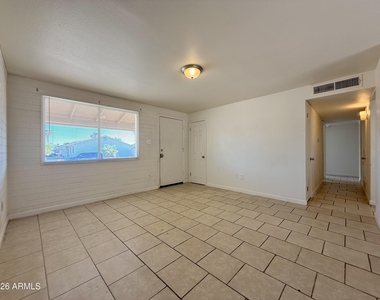 7202 W Glenrosa Avenue - Photo Thumbnail 6