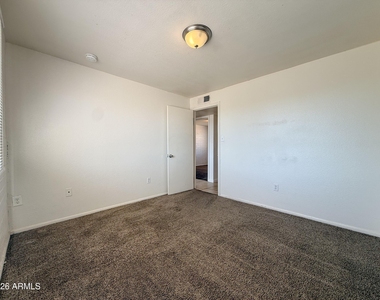 7202 W Glenrosa Avenue - Photo Thumbnail 14