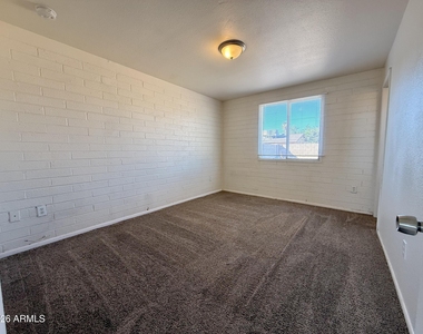 7202 W Glenrosa Avenue - Photo Thumbnail 17