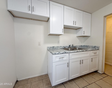 7202 W Glenrosa Avenue - Photo Thumbnail 2