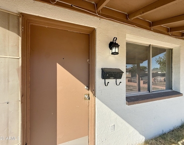 7202 W Glenrosa Avenue - Photo Thumbnail 4