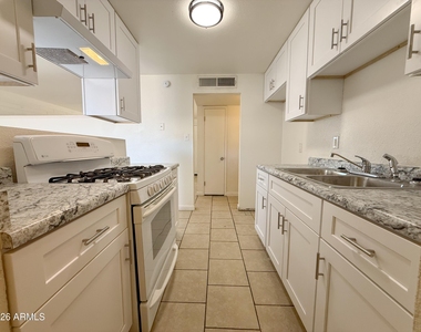 7202 W Glenrosa Avenue - Photo Thumbnail 11