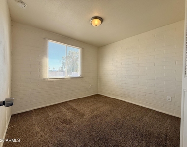 7202 W Glenrosa Avenue - Photo Thumbnail 3