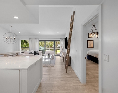 11863 Wimbledon Circle - Photo Thumbnail 2