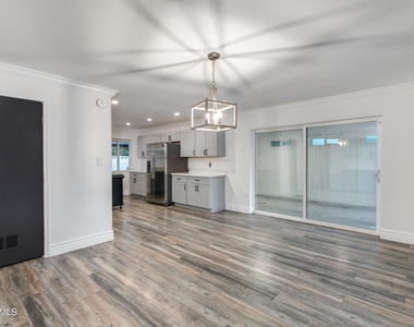8719 E Rancho Vista Drive - Photo Thumbnail 16
