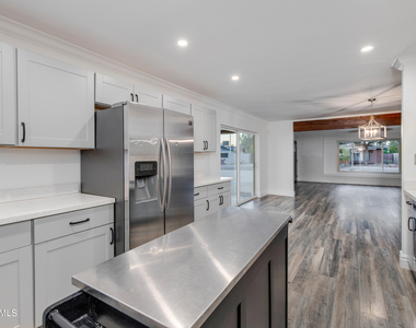 8719 E Rancho Vista Drive - Photo Thumbnail 20