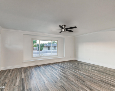8719 E Rancho Vista Drive - Photo Thumbnail 10