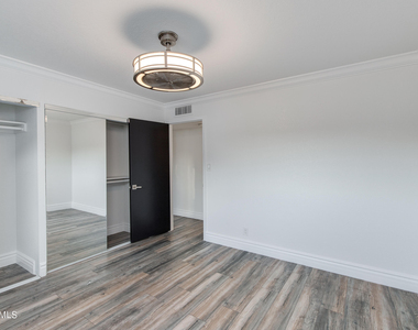 8719 E Rancho Vista Drive - Photo Thumbnail 30