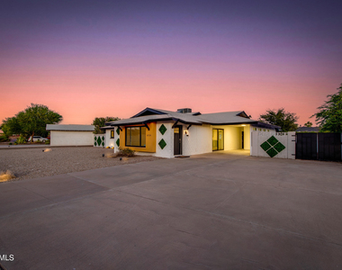 8719 E Rancho Vista Drive - Photo Thumbnail 3