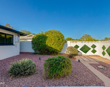 8719 E Rancho Vista Drive - Photo Thumbnail 39