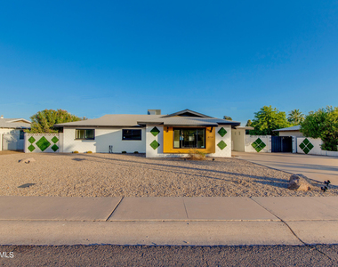 8719 E Rancho Vista Drive - Photo Thumbnail 5