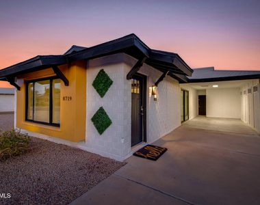 8719 E Rancho Vista Drive - Photo Thumbnail 4