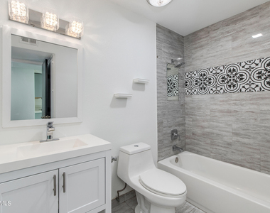 8719 E Rancho Vista Drive - Photo Thumbnail 31