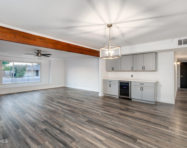 8719 E Rancho Vista Drive - Photo Thumbnail 15