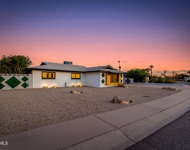 8719 E Rancho Vista Drive - Photo Thumbnail 2