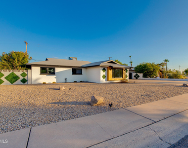 8719 E Rancho Vista Drive - Photo Thumbnail 6