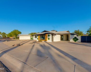 8719 E Rancho Vista Drive - Photo Thumbnail 7