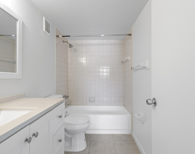 2054 Nw 43rd Terrace - Photo Thumbnail 7