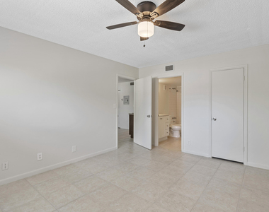 2054 Nw 43rd Terrace - Photo Thumbnail 9