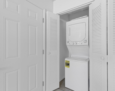 2054 Nw 43rd Terrace - Photo Thumbnail 4