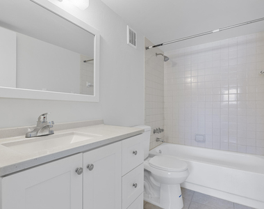 2054 Nw 43rd Terrace - Photo Thumbnail 6