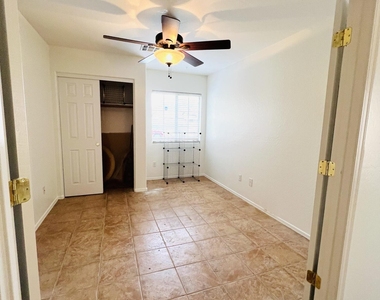 329 S 16th Street - Photo Thumbnail 4
