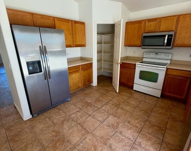 329 S 16th Street - Photo Thumbnail 2