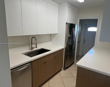 2755 Ne 28th Avenue - Photo Thumbnail 3