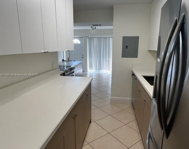 2755 Ne 28th Avenue - Photo Thumbnail 4